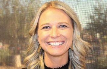  Lindsey Larson image