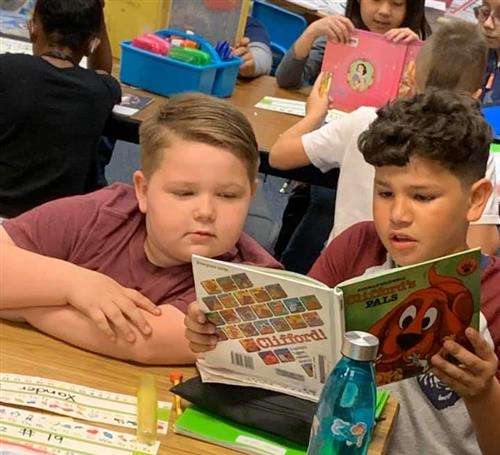 students read together